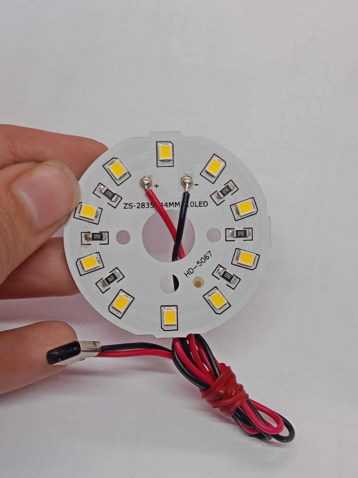 5W 44mm 10 LEDS Warm White SMD LED Strip With Type C Connector - a round white circuit board with ten LEDs, red and black wires, and a USB-C connector.