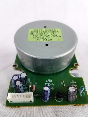 DC 24V 1A Stepper Motor B417 6282A DNQ12A83R08A - a silver cylindrical motor mounted on a green circuit board with a white connector and several capacitors.
