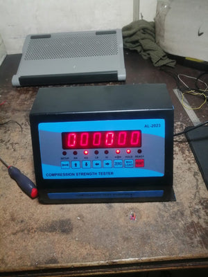 Digital hydraulic Pressure Gauge Metallic Body - a black rectangular unit with a red digital display reading 000000 and front control buttons.