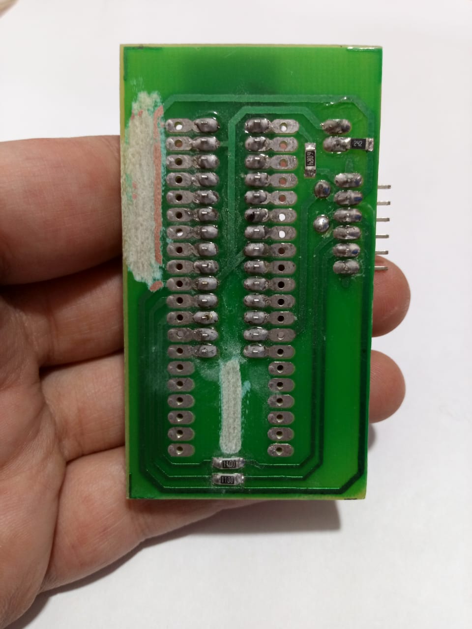 DS30F2010 Programming Socket For Pickit 3 Pickit 2 - a close-up of the green rectangular circuit board bottom showing soldered pins and components.
