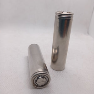 Pull-out Sony Murata Original Japanese 18650 Lithium Ion Cell 3.7V 2600mA Li Ion Battery Cell - two bare, silver-coloured cylindrical battery cells standing upright and lying on a white surface.