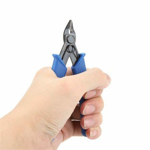 Tu-109 5 ’’ Electric Excellent Curved Cut Pliers Jewelry Fishing Pliers - Tu-109 5-inch curved cut pliers held in a hand, featuring dark metal jaws and blue rubber-coated handles.