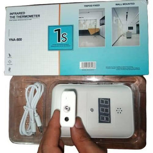 Wall Mounted Thermal Scanner ( Wall Mounted Temperature Scanner) Yna-800 - the device and a white charging cable in a plastic tray beneath its blue and white retail box.