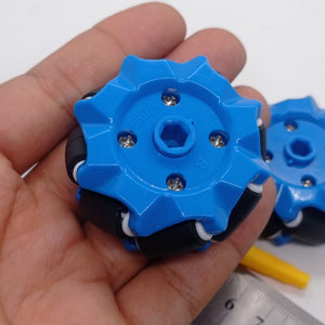 1 Piece 52mm Mecanum Omni Wheels Tires For DIY Rc Robot Toys Tt Motors - a close-up of a blue plastic wheel with black rollers held in a hand.