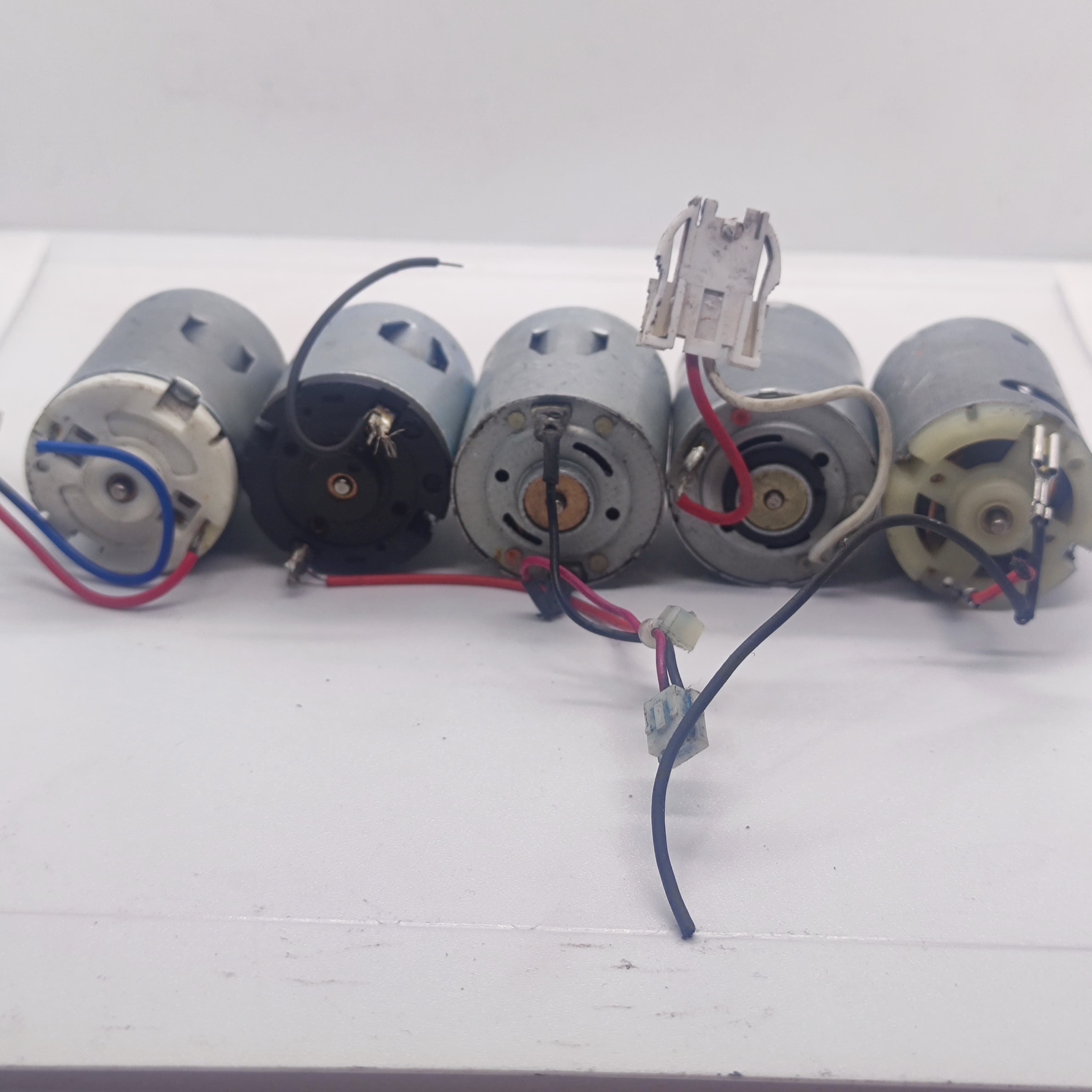 1 Piece Mix Shape DC Motor 3V To 24V Motor Without Wires - with various wire configurations and connectors.