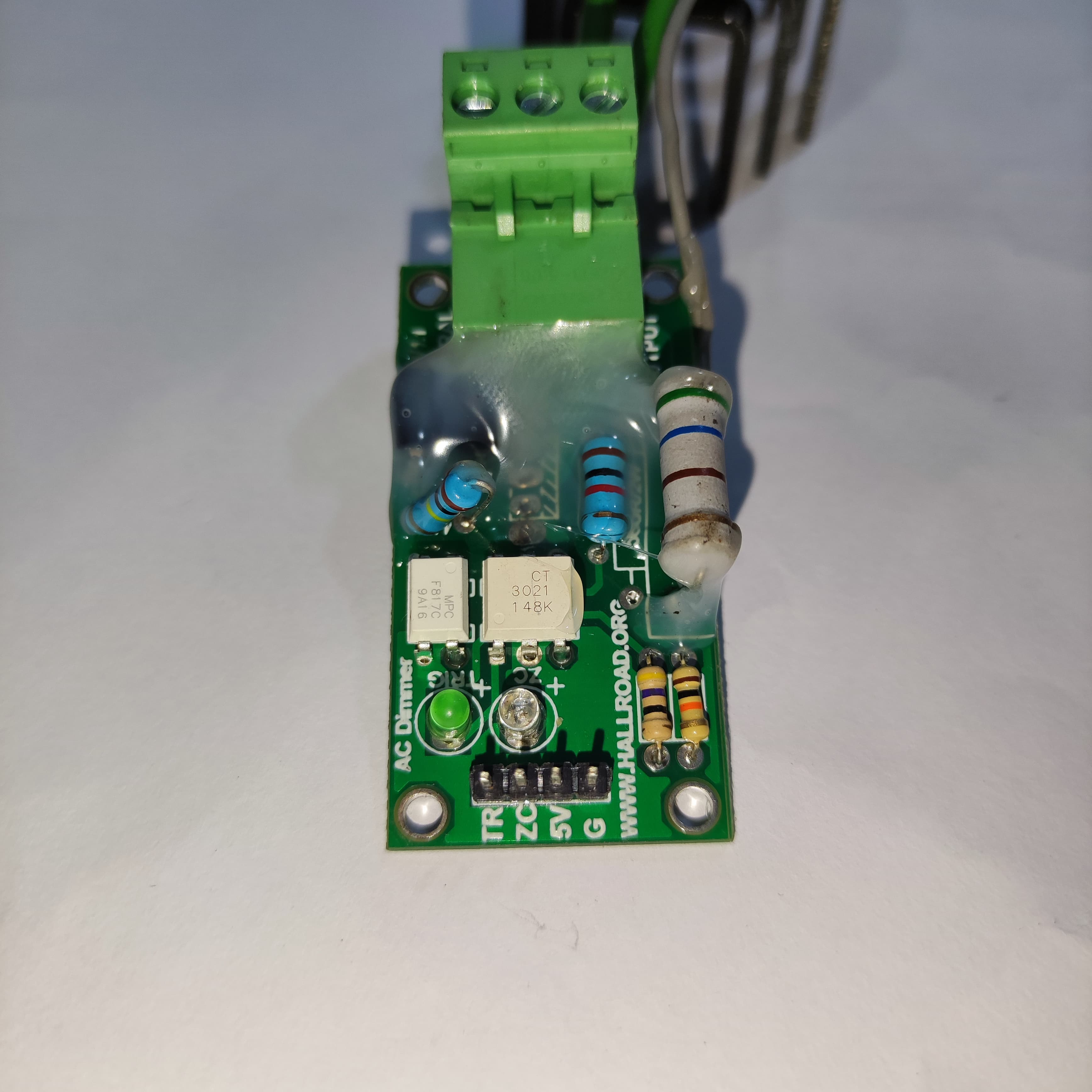15amp 220V AC Arduino 1 Channel TRIAC Module With Zero Crossing Sensor - a green circuit board with a terminal block, resistors, and pins.