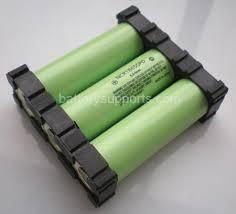 18650 Lithium Battery Holder 3p - three green cylindrical 18650 batteries secured in a black plastic spacer frame.