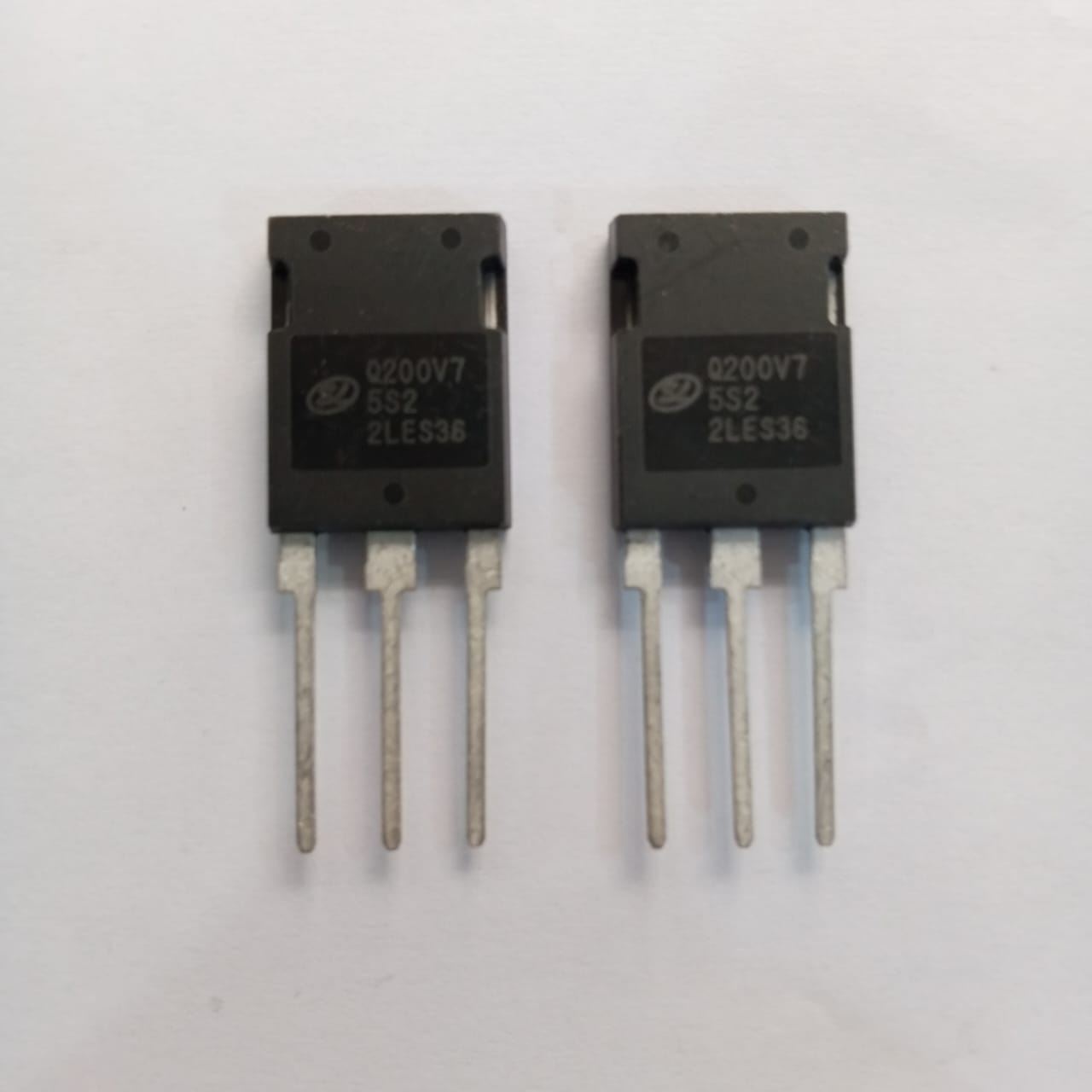 200A 750V IGBT Q200V75SDB1 SGTQ200V75SDB1-digilog.PK - two black, rectangular three-pin electronic components with white text printed on the front, displayed against a white background.