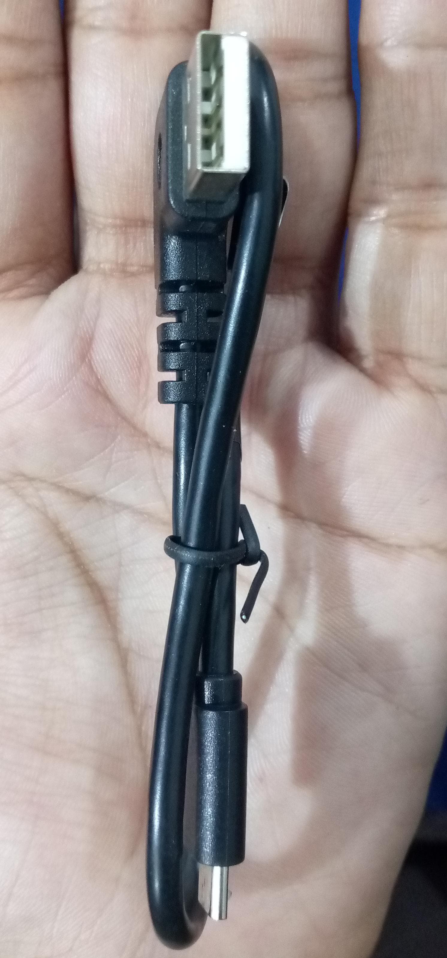 20cm High Quality Micro USB Cable For Programming Nodemcu Wemos D1 ESP32 - a close-up of a black USB-A to Micro-USB cable held in a hand.