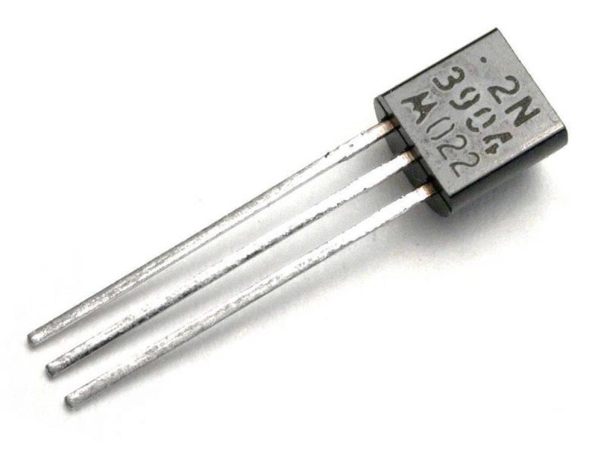 2N3904 / 3904 NPN Transistor - a small black electronic component with three metal pins and the text "2N 3904 A022" printed on its flat face.