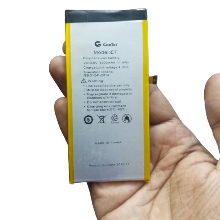 3.7V 3000mAh Polymer Li-ion Battery 47x97x3.5mm - a rectangular silver and yellow battery held in a hand, showing the Cootel Model C7 label and a small connector.