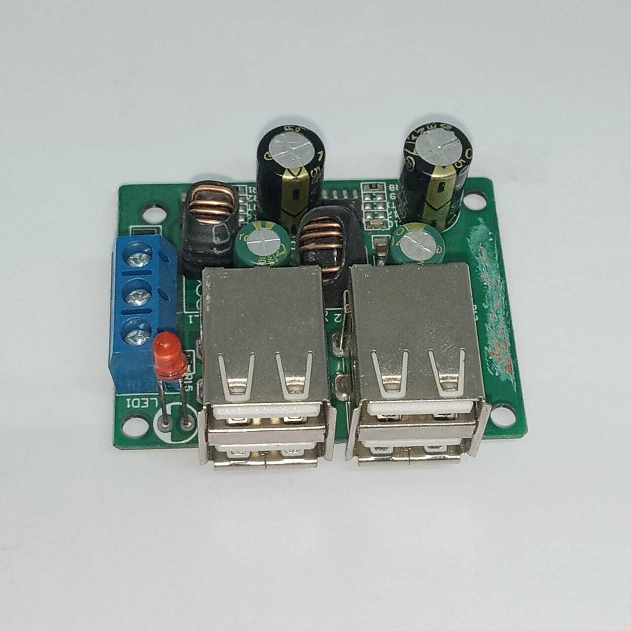 4 USB Port A5268 Chip Step Down Transformer Converter Board Module DC 12V 24V 40V To 5V 5A 25W For MP3/MP4 Phone Car Equipment - a green circuit board with two dual USB ports, a blue screw terminal, and an orange LED indicator.