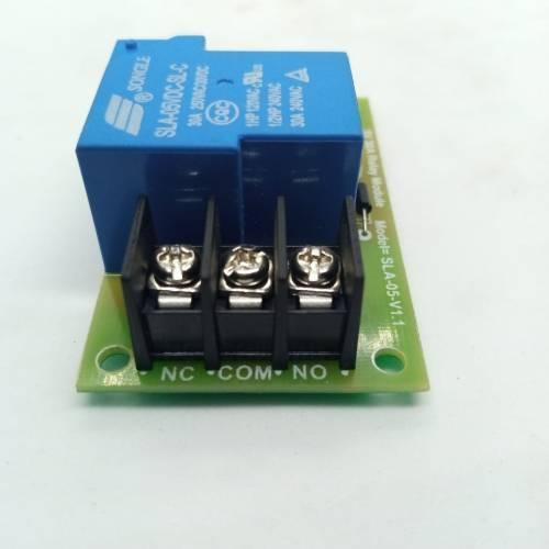 5V 30A Relay Module SLA-05VDC-SL-C - a blue relay mounted on a green circuit board featuring a three-terminal screw connector labeled NC, COM, and NO.