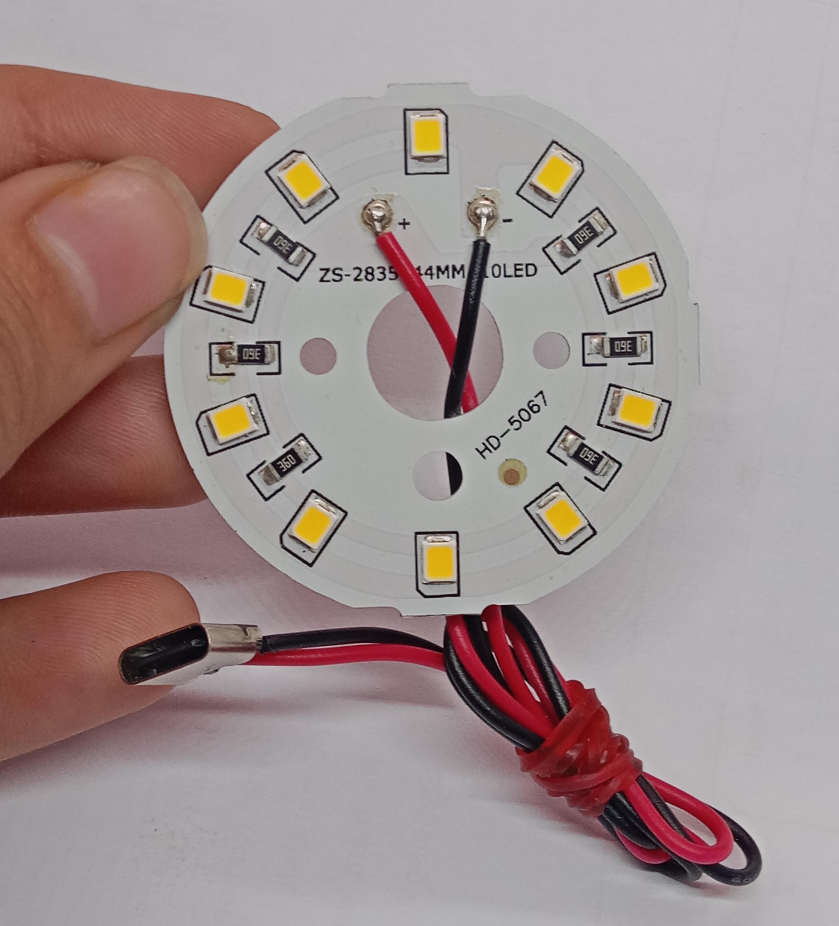 5W 44mm 10 LEDS Warm White SMD LED Strip With Type C Connector - circular white LED board with ten SMD LEDs and a red and black Type-C cable.