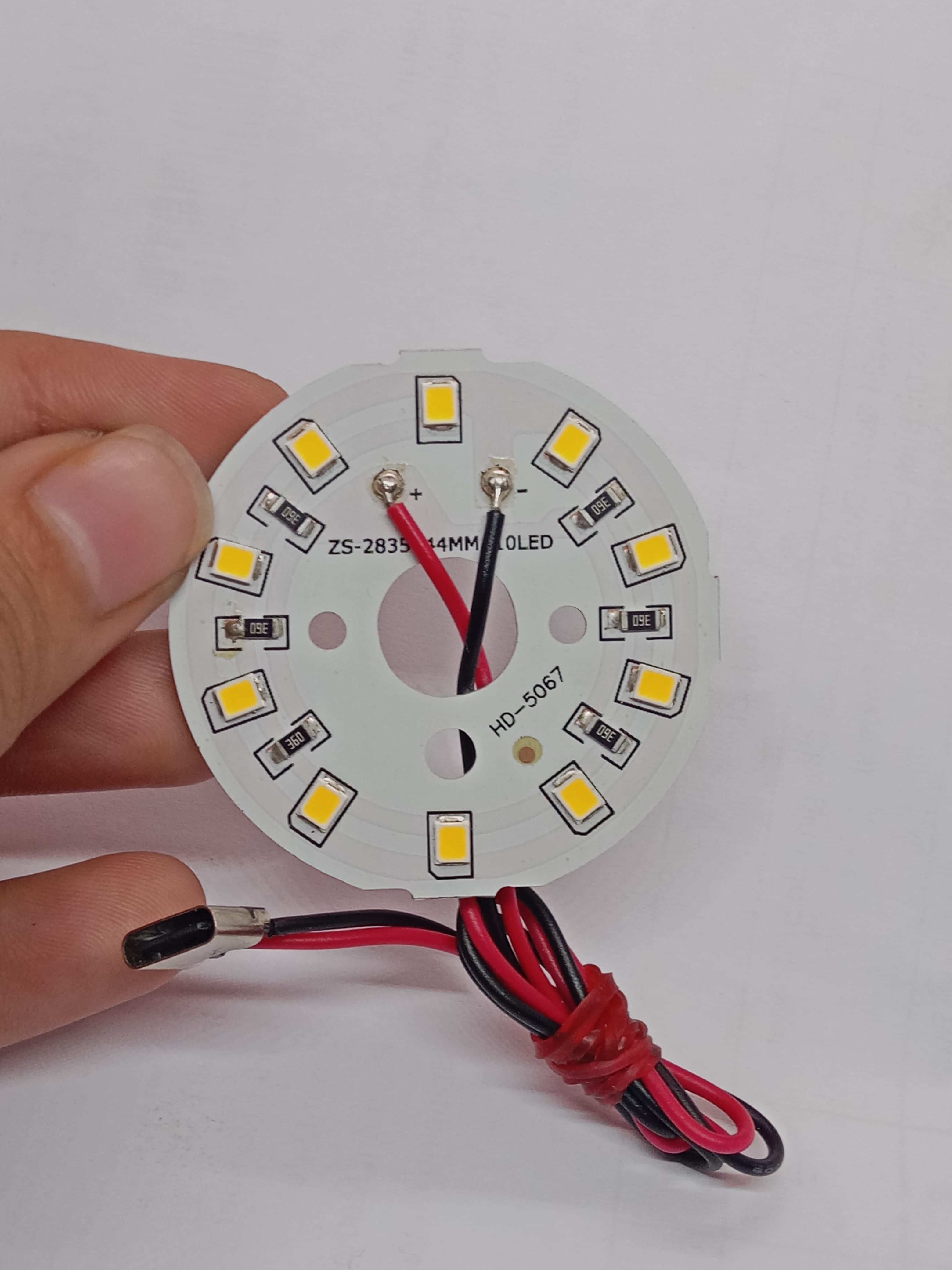 5W 44mm 10 LEDS Warm White SMD LED Strip With Type C Connector - a round white circuit board with ten LEDs, red and black wires, and a USB-C connector.