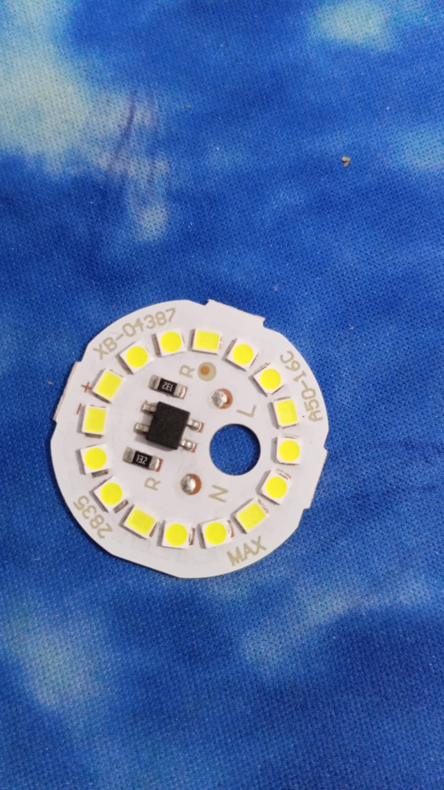 5W LED Panel Light White AC 220V No Driver Needed - a circular white LED circuit board with multiple yellow LED chips and a central black integrated chip.