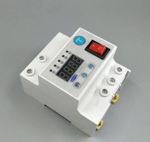 63A Automatic Re connection Circuit Breaker Over and Under Voltage Leakage Protection Current to Protect Relay - a white modular device with a digital display, red power switch, buttons, and screw terminals.