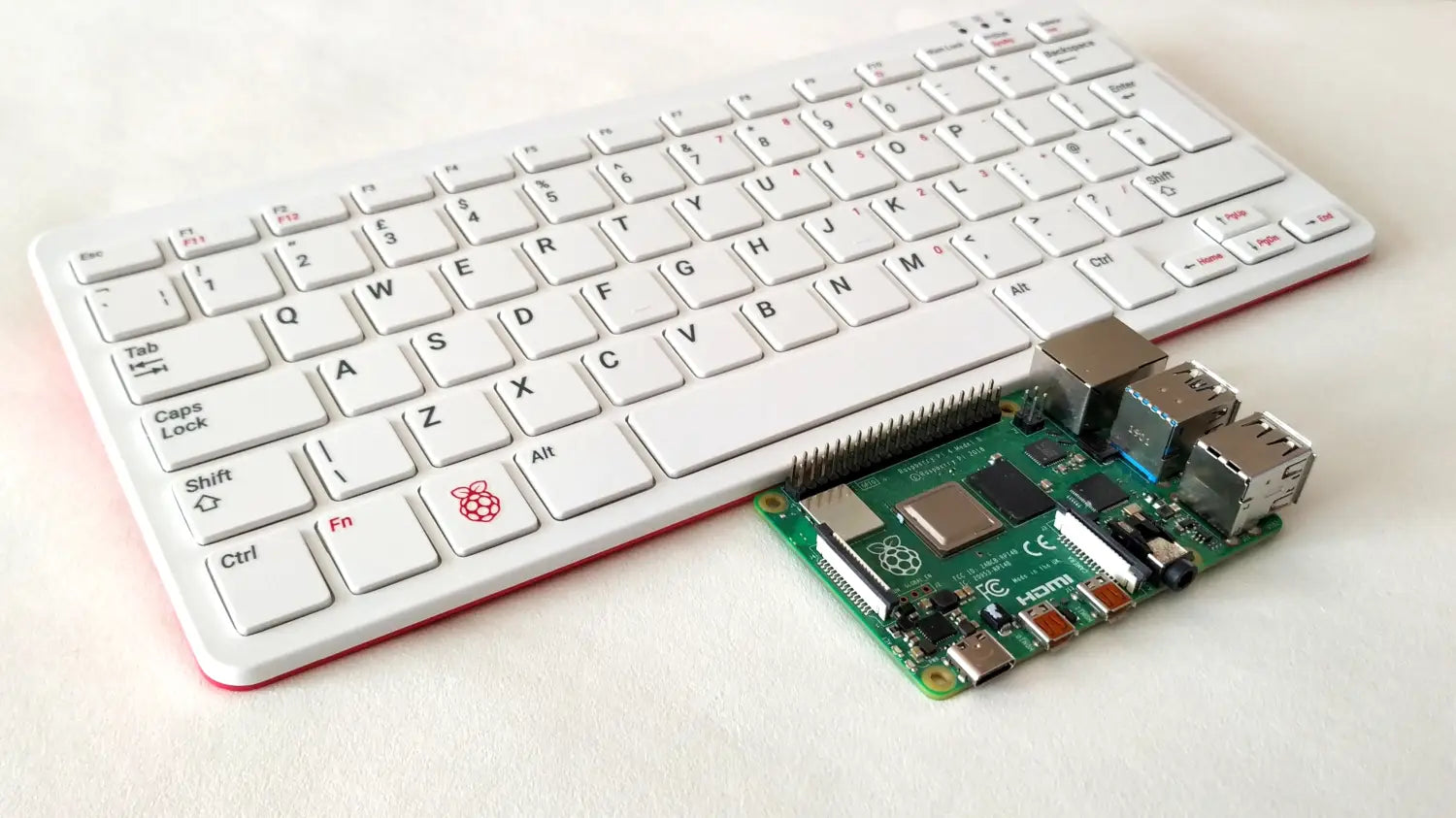 Raspberry Pi 400 Review: Faster CPU, New Layout, Better Thermals | Tom&#39;s  Hardware