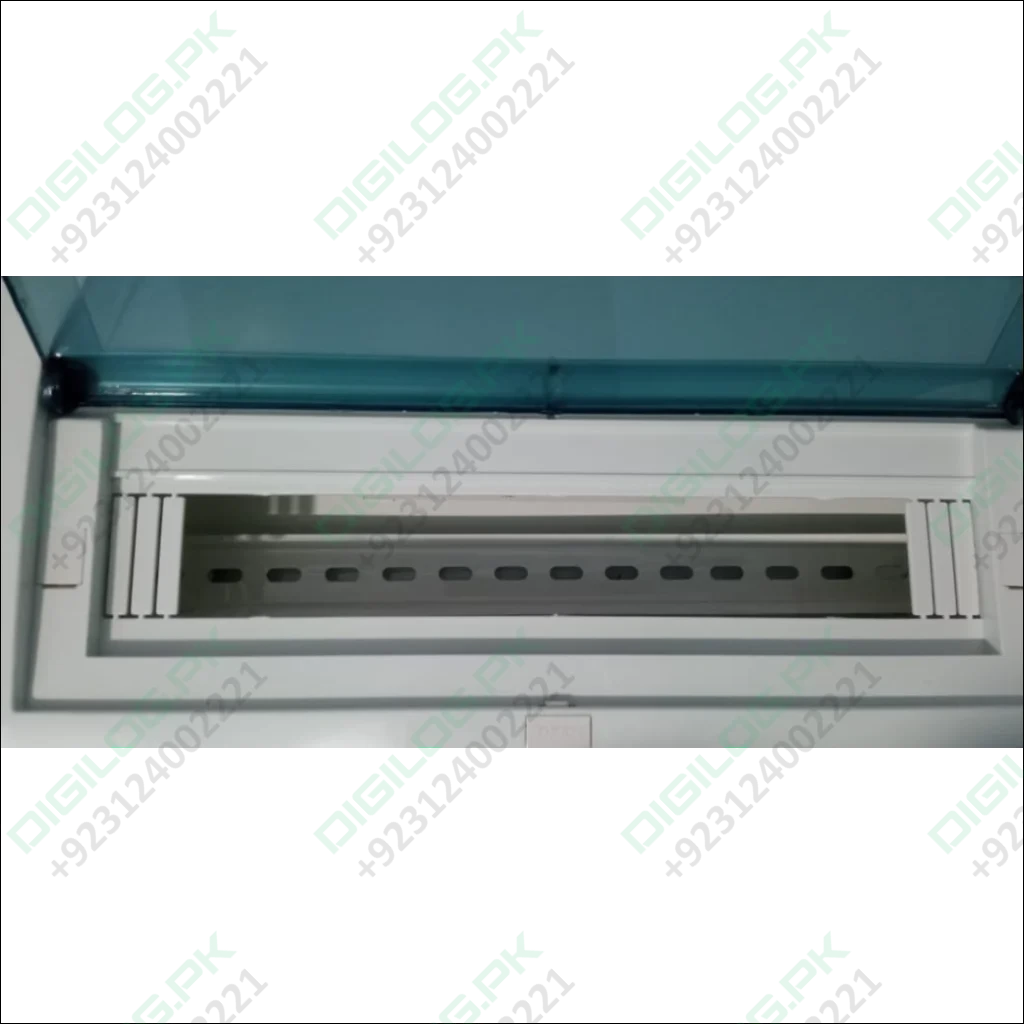 13 Way Dustproof Metal Breaker Box solar box in Pakistan