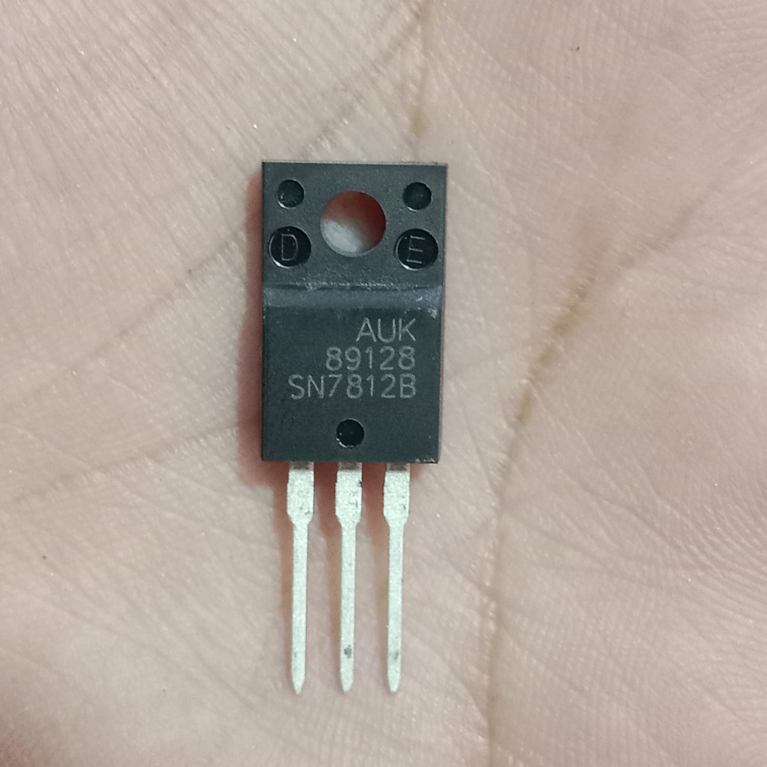 SN7812B 12V TO 220F3 Terminal 1A Positive Voltage Regulator