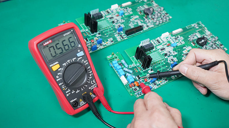 UNI-T UT33C+ diode measurement in use