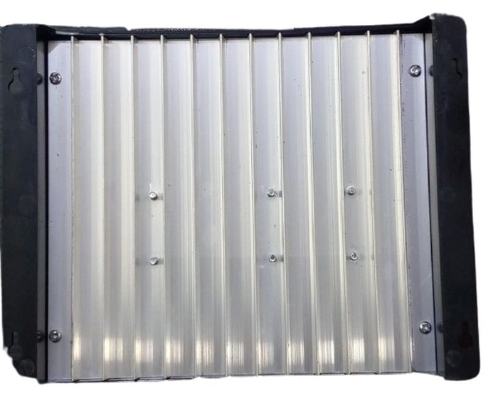 AK4860 50A Solar Charge Controller PWM Type - the silver-coloured aluminum heat sink fins on the back of the device with black mounting brackets.