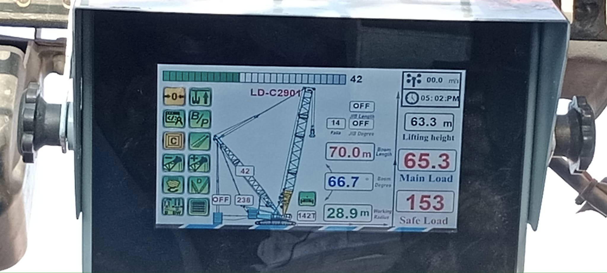 Crane رافعة Sli Safe Load Indicator / Lmi Load Moment Indicator - a digital display screen mounted in a grey metal housing with two side knobs, displaying crane operational data.