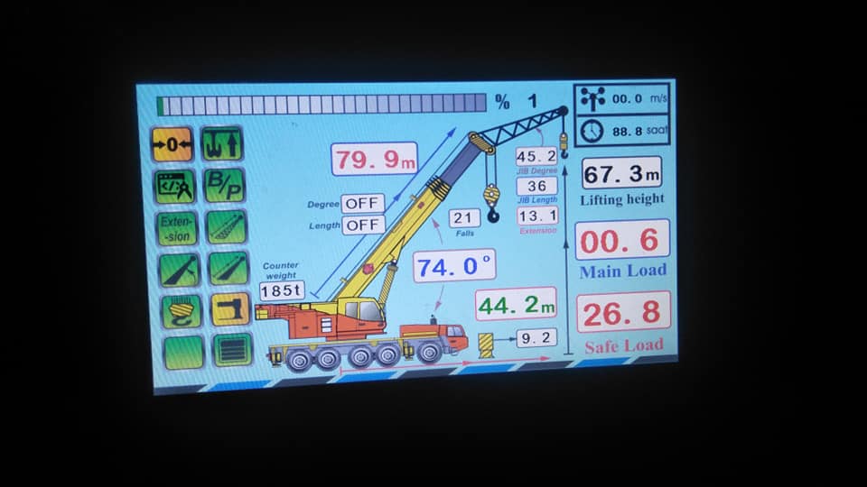 Crane رافعة Sli Safe Load Indicator / Lmi Load Moment Indicator - a digital display with crane configuration, boom angle, load weight, and lifting height data.