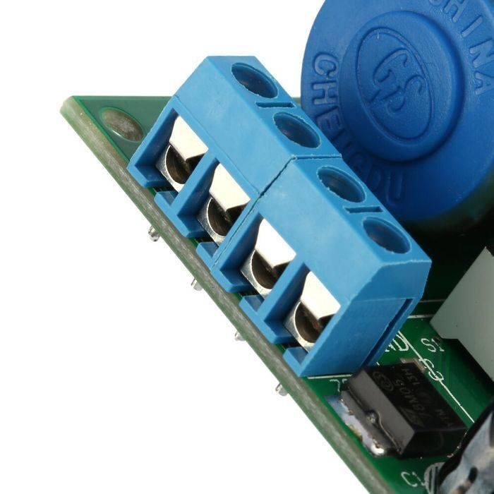DC 12V 24V 4-20mA Signal Generator Module Digital LED Display For Signal Sources Valve Adjustment Analog Transmitter - close-up of the blue screw terminal block and a black voltage regulator component mounted on a green circuit board.