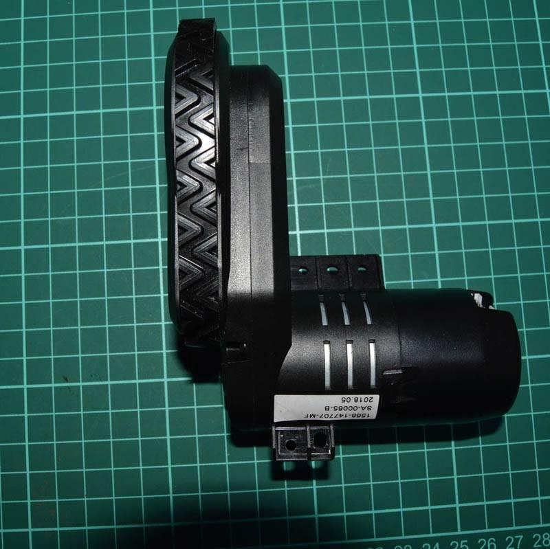 DC Gear Motor With Encoder With Wheel - black in colour, shown from the side with a label reading 1568-147707-MF, SA-00065-B, and 2018.05.