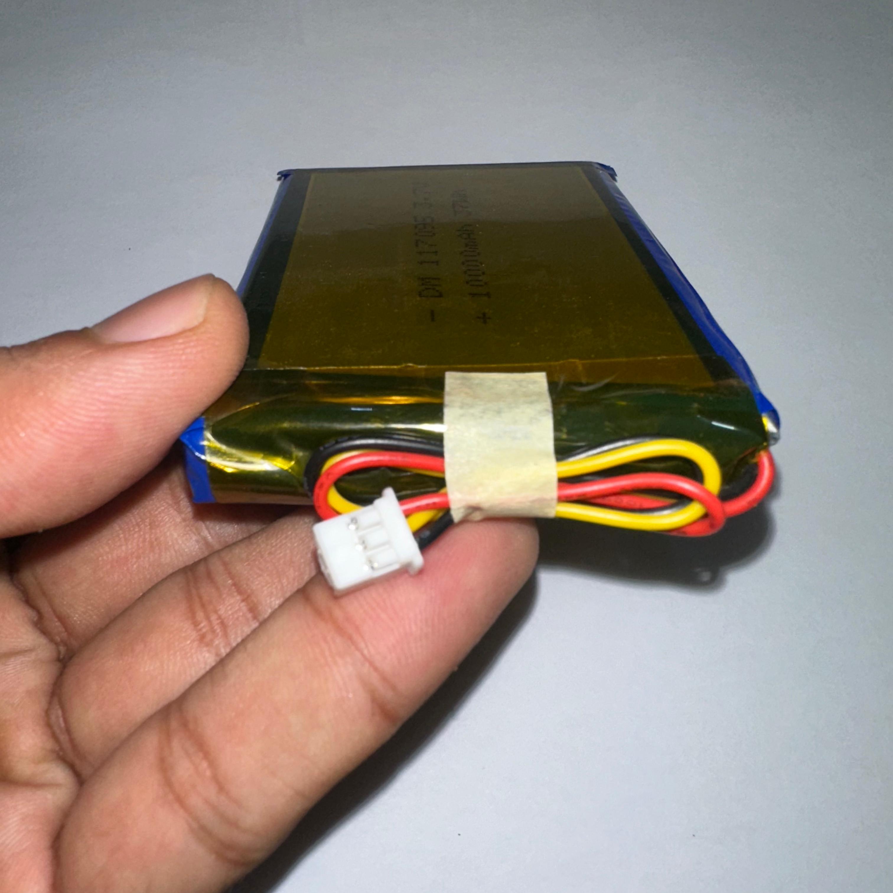 Dm 117095 Li-polymer Battery – 3.7V 10000mAh (37Wh), 3-wire With Connector, High-capacity Rechargeable Cell - the rectangular gold-wrapped cell with a three-wire connector and red, black, yellow wires.