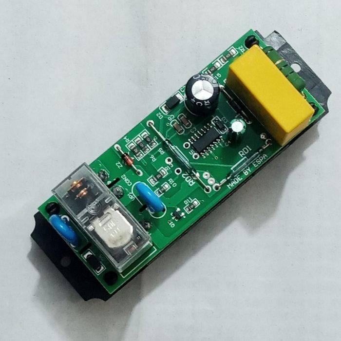 Espa Pressure Controller Circuit - Card - a green rectangular printed circuit board featuring a yellow transformer, a clear relay, and various components.