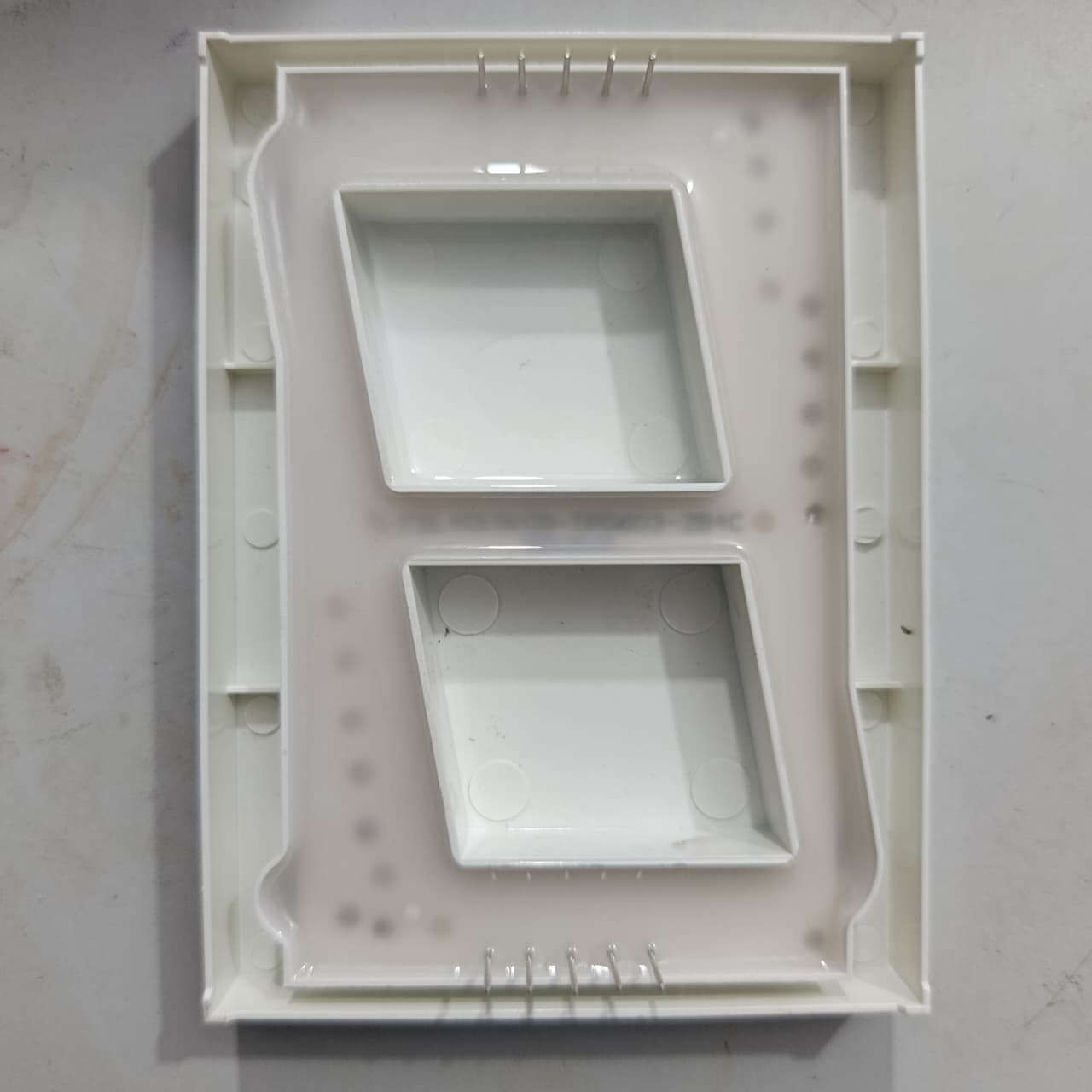 FJS40101DH 122mm X 90mm X 15mm 7 Segment Super Bright LED Screen Display - a large white rectangular 7-segment display module with top and bottom pins.
