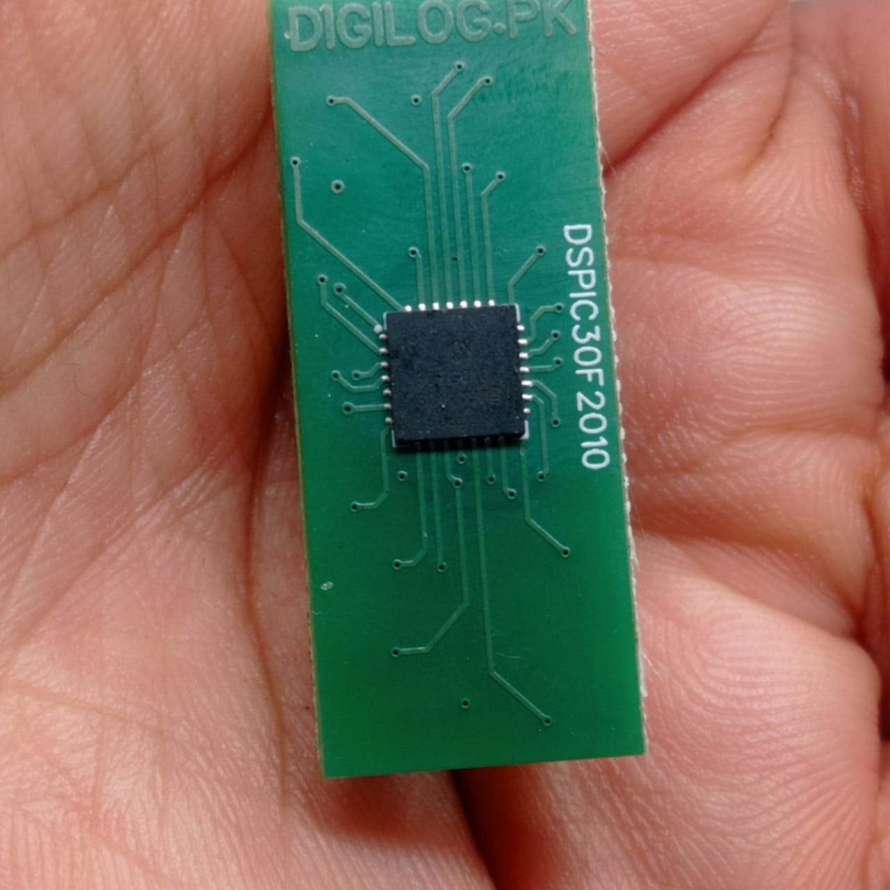 For Solar Inverter Inverter IC DSPIC30F2010 - shown as a close-up of a black surface-mount integrated circuit chip soldered onto a green rectangular circuit board.