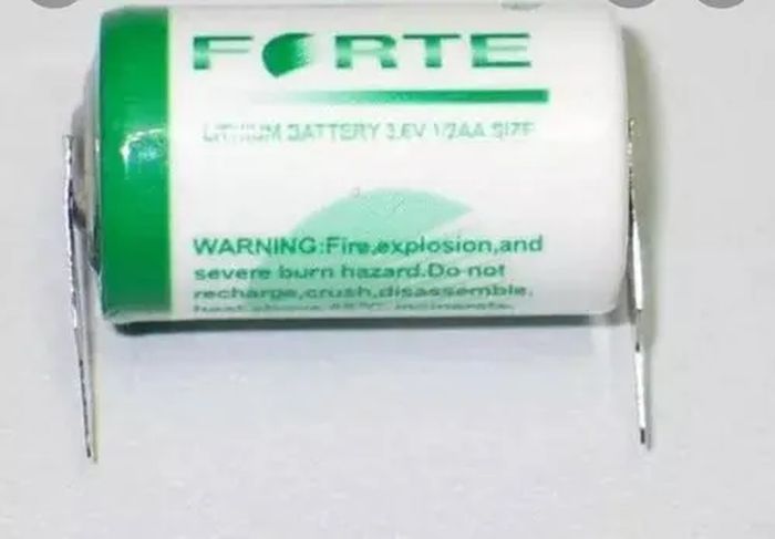 Forte ER14250 Lithium Battery, Battery Capacity: 1200mAh, Voltage: 3.6V - a white and green cylindrical 1/2AA size battery with two metal solder tabs extending from its ends.