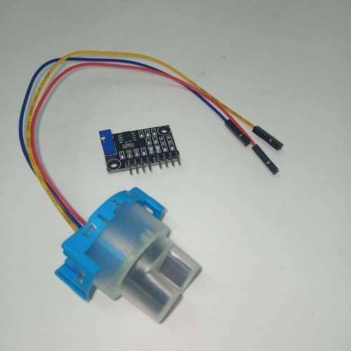 Gravity Arduino Analog Turbidity Sensor - kit including a blue and clear sensor probe, a small black circuit board, and attached multi-coloured jumper wires.