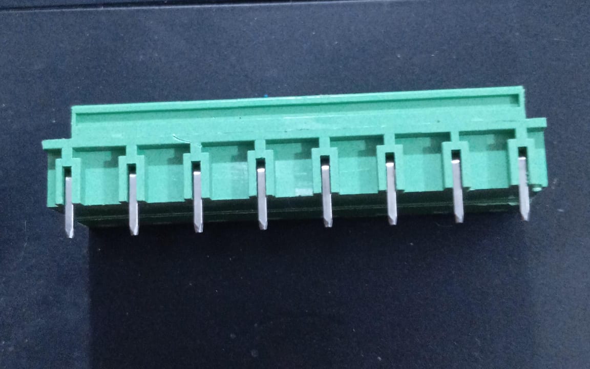 Green 2edg-7.62mm Pluggable Terminal Block For PCB 300V/15A 8pin - a close-up of the green plastic housing with eight downward-facing metal connector pins.