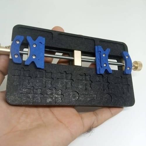 High Temperature PCB Board Holder Maintenance Repair Fixture Stand For Mobile Phone SMT Soldering Iron - with two blue adjustable clamps on a threaded metal rod, held in a hand.