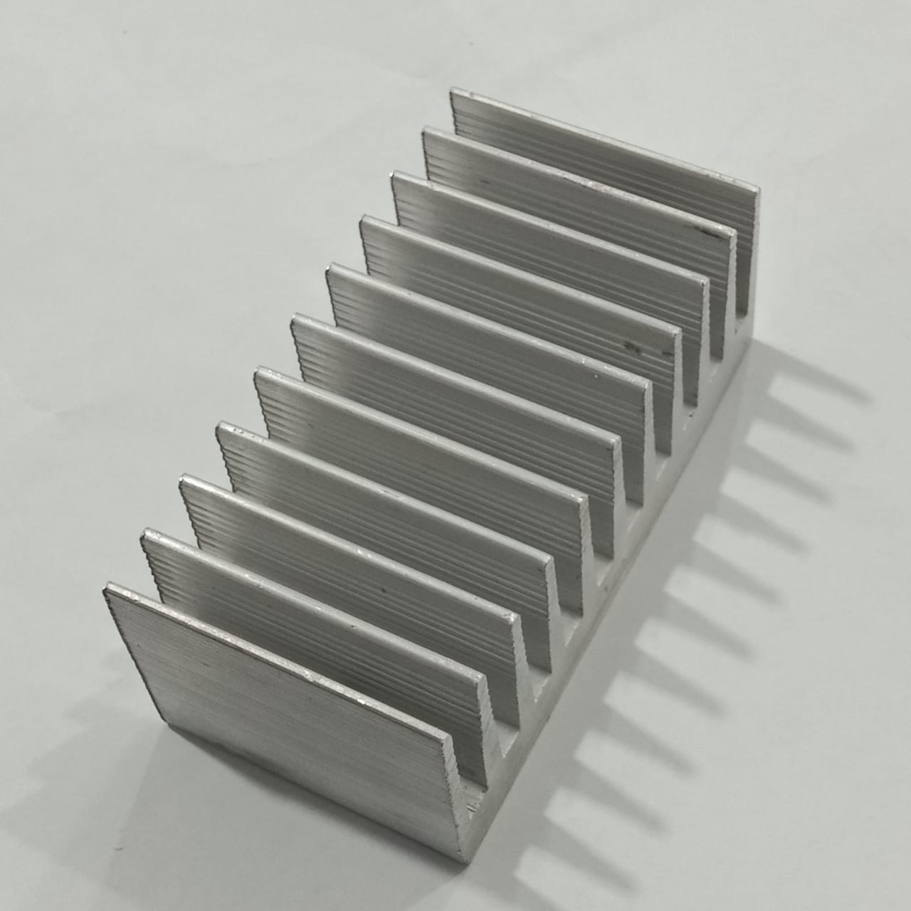 Hot Aluminum Alloy Heatsink Cooling Pad For High Power LED IC Chip Cooler Radiator Heat Sink For LED COB Light - a rectangular silver-colored metal radiator featuring a series of parallel cooling fins.