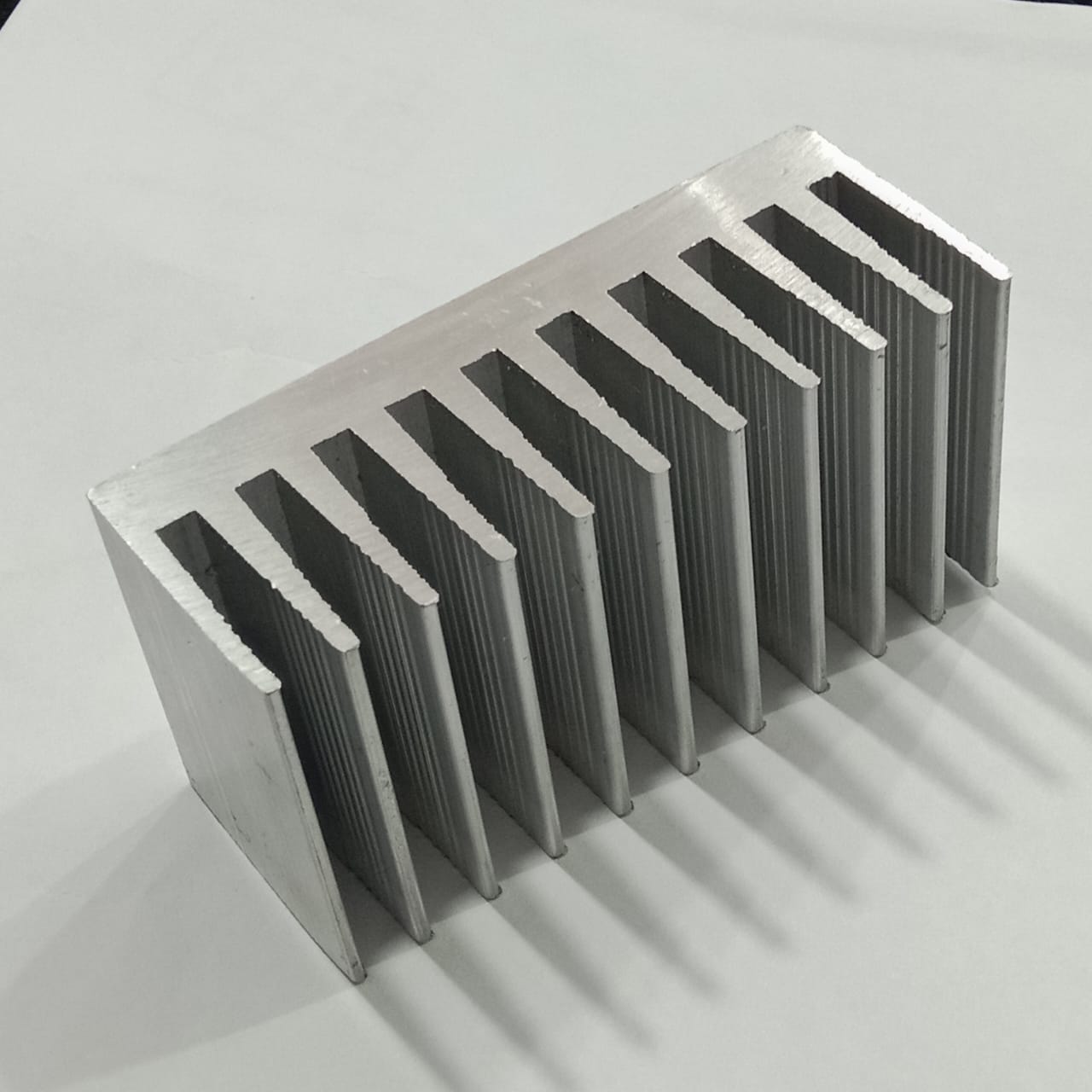 Hot Aluminum Alloy Heatsink Cooling Pad For High Power LED IC Chip Cooler Radiator Heat Sink For LED COB Light - a rectangular silver-colored metal radiator with multiple parallel cooling fins.