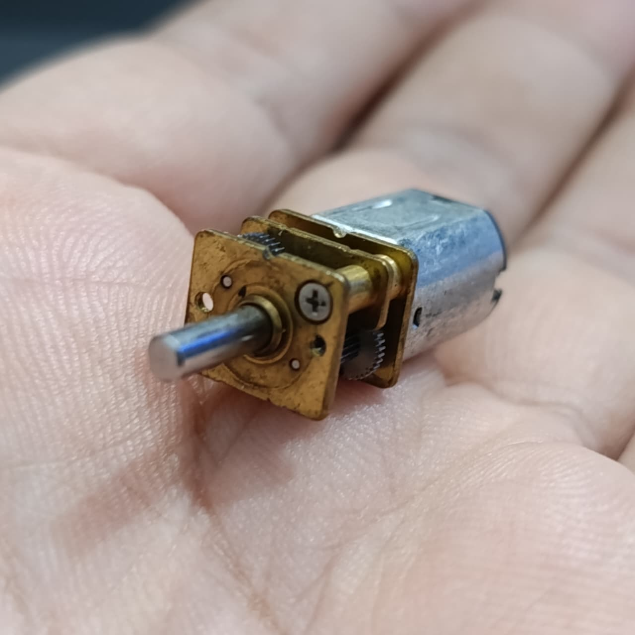 GA12-N20 metal gear motor front view