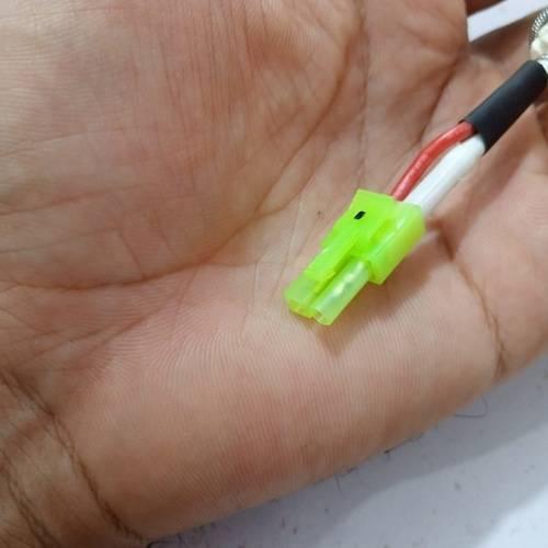 Kada 850 2W Hot Air Heating Element Replacement With 2 Wire - close-up view of the two-wire connector with a neon green plastic housing held in a hand.