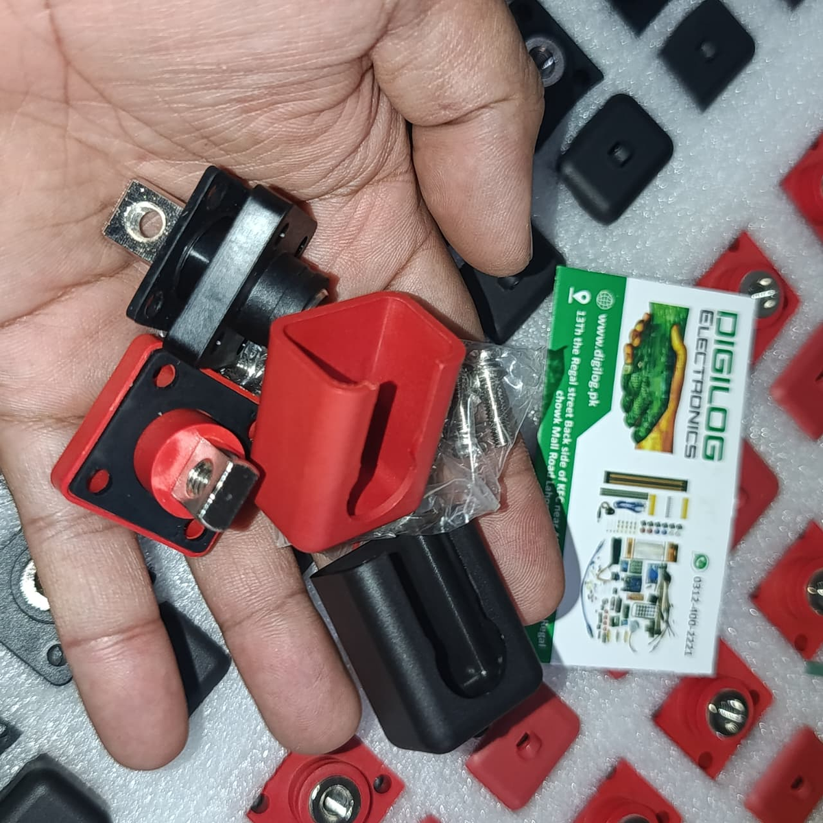 Lithium Battery Power Terminal All-Copper Quick Connector Pair 120A - shown as a hand holding black and red connectors with protective covers and screws.