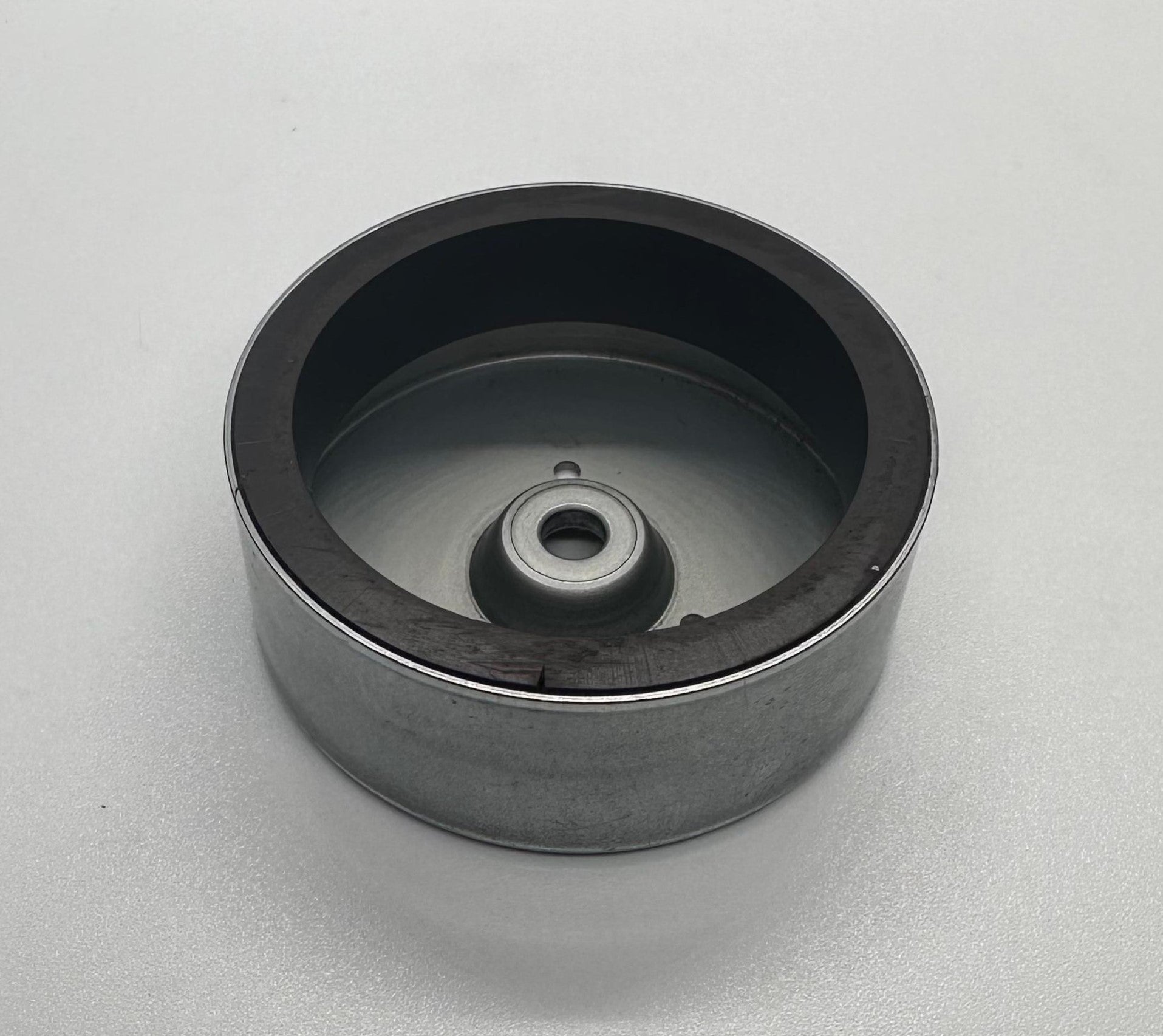 Magnet for storing screws and metal - a circular silver-coloured metal container with a black magnetic rim and a central mounting hole.