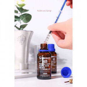Mechanic 5222 Black Glue Paste Remover Liquid For CPU/HD Price - a hand using a syringe to extract the liquid from an amber glass bottle.