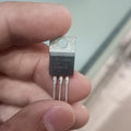 MOSFET 075N15N TO-220 ( USED ) ORIGNAL - a black three-pin electronic component held between fingers, showing the printed part number FDP 075N15A on its face.