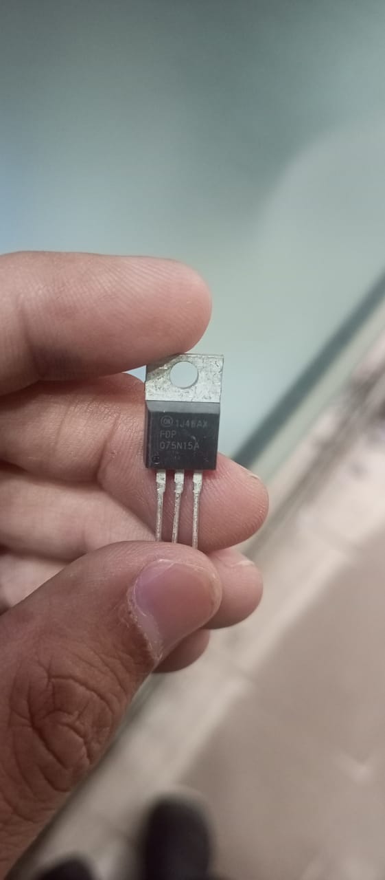MOSFET 075N15N TO-220 ( USED ) ORIGNAL - a black three-pin electronic component held between fingers, showing the printed part number FDP 075N15A on its face.