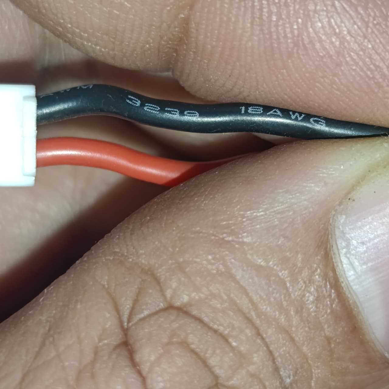 NSC145-4S 14.8V 800mAh Lithium Battery 5mm Pitch Connector (4S Li-ion Rechargeable With BMS) - close-up of a white connector with black and red wires labeled 3239 18AWG.
