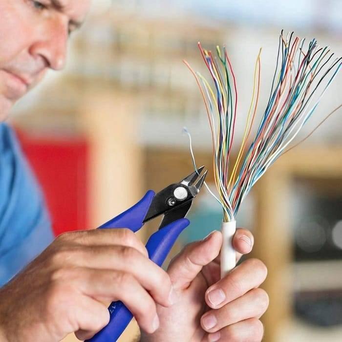 Plato 170 DIY Electronic Diagonal Side Pocket Cutting Pliers Nippers Grip Shear Wire Cutter Tool - shown in use by a person cutting a single wire from a multi-strand cable.