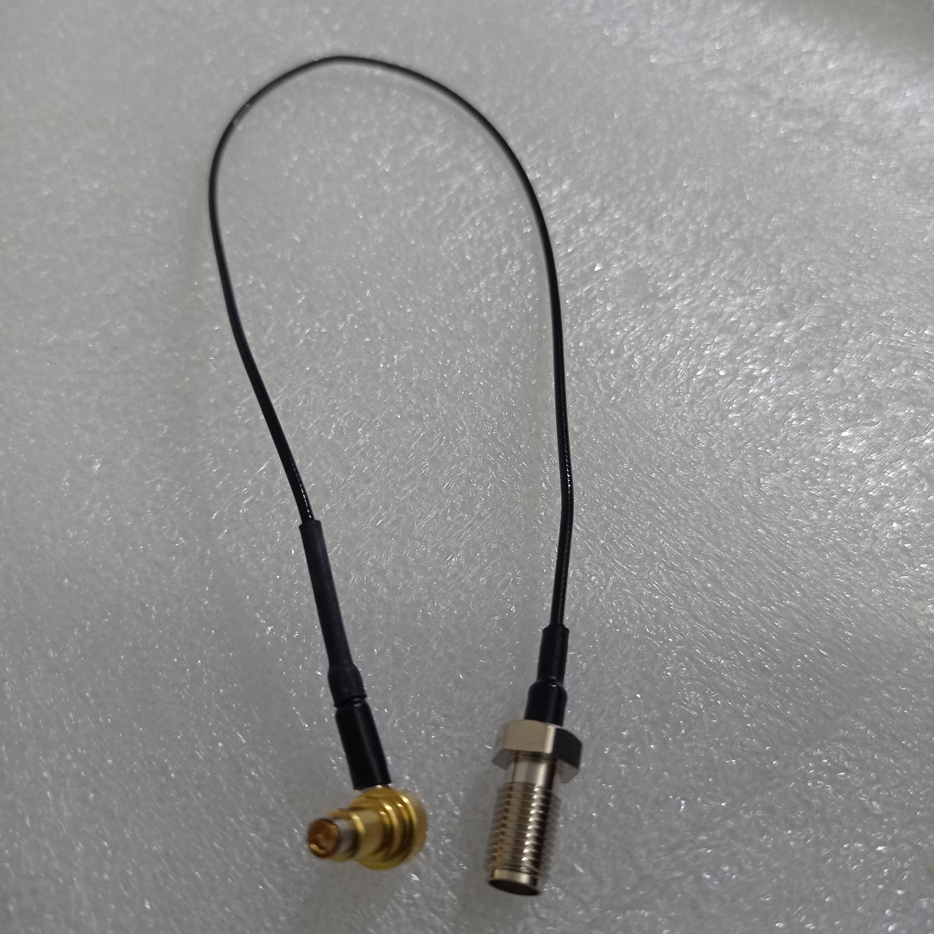 Pre Order RF RF Test Line MXHS83QE3000 Murata High Frequency C2 Test Line - a thin black cable with a gold-coloured right-angle connector and a silver-coloured threaded jack.